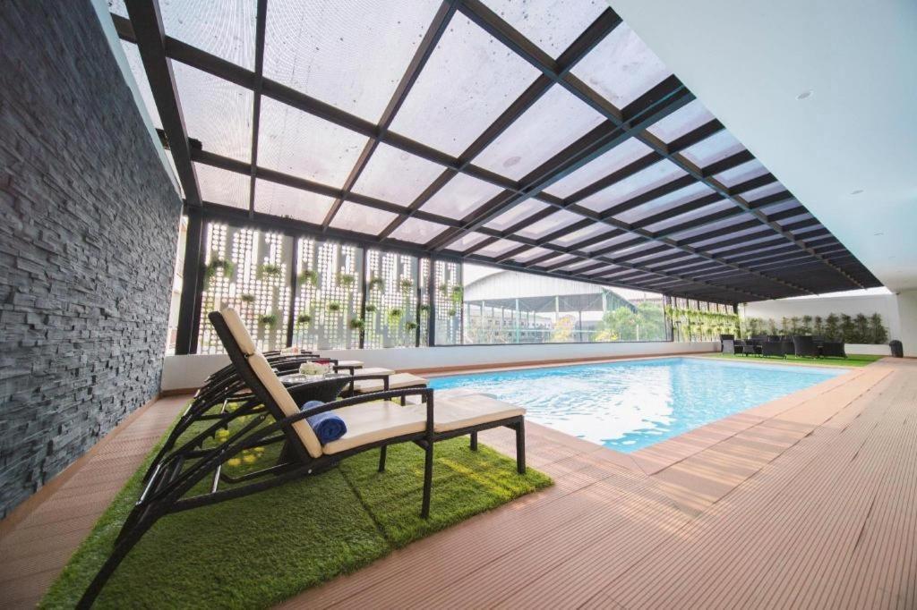 Tera Hotel Вьентьян Экстерьер фото